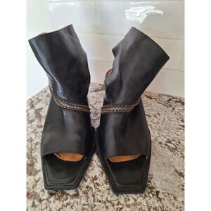 John‎ Fluevod black leather heels city spiral booties size 11